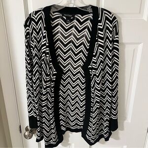 White House Black Market Black/ White Chevron open cardigan 3/4 sleeve XL